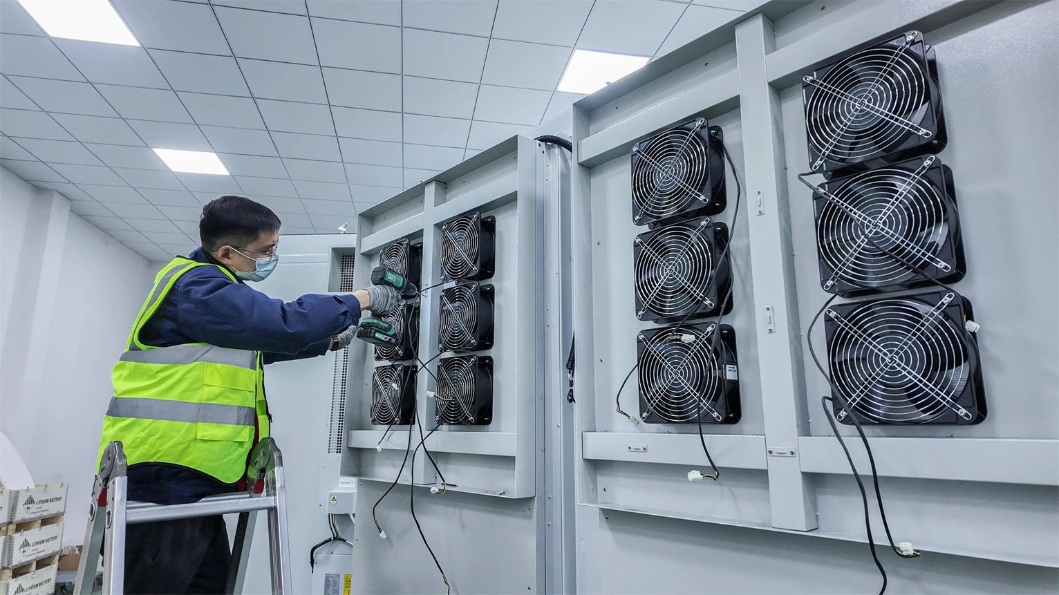 Why the 2MWh Energy Storage Container Use an Air-Cooling System