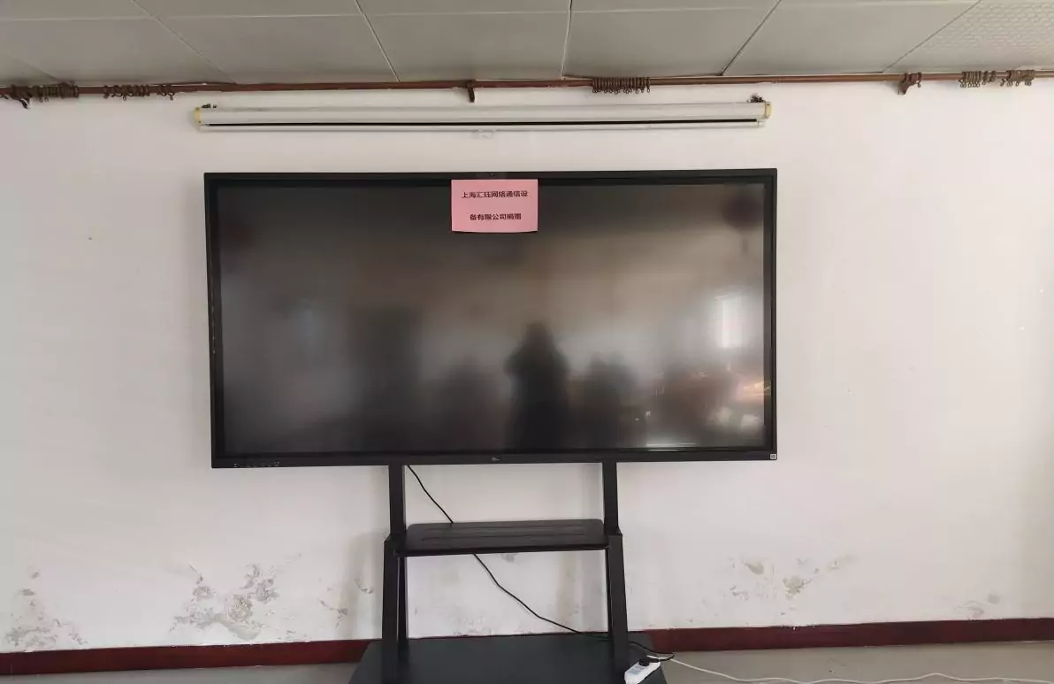 Huijue Group provides caring assistance to Wuqiao Nursing Home, lighting up the lives of the elderly with care