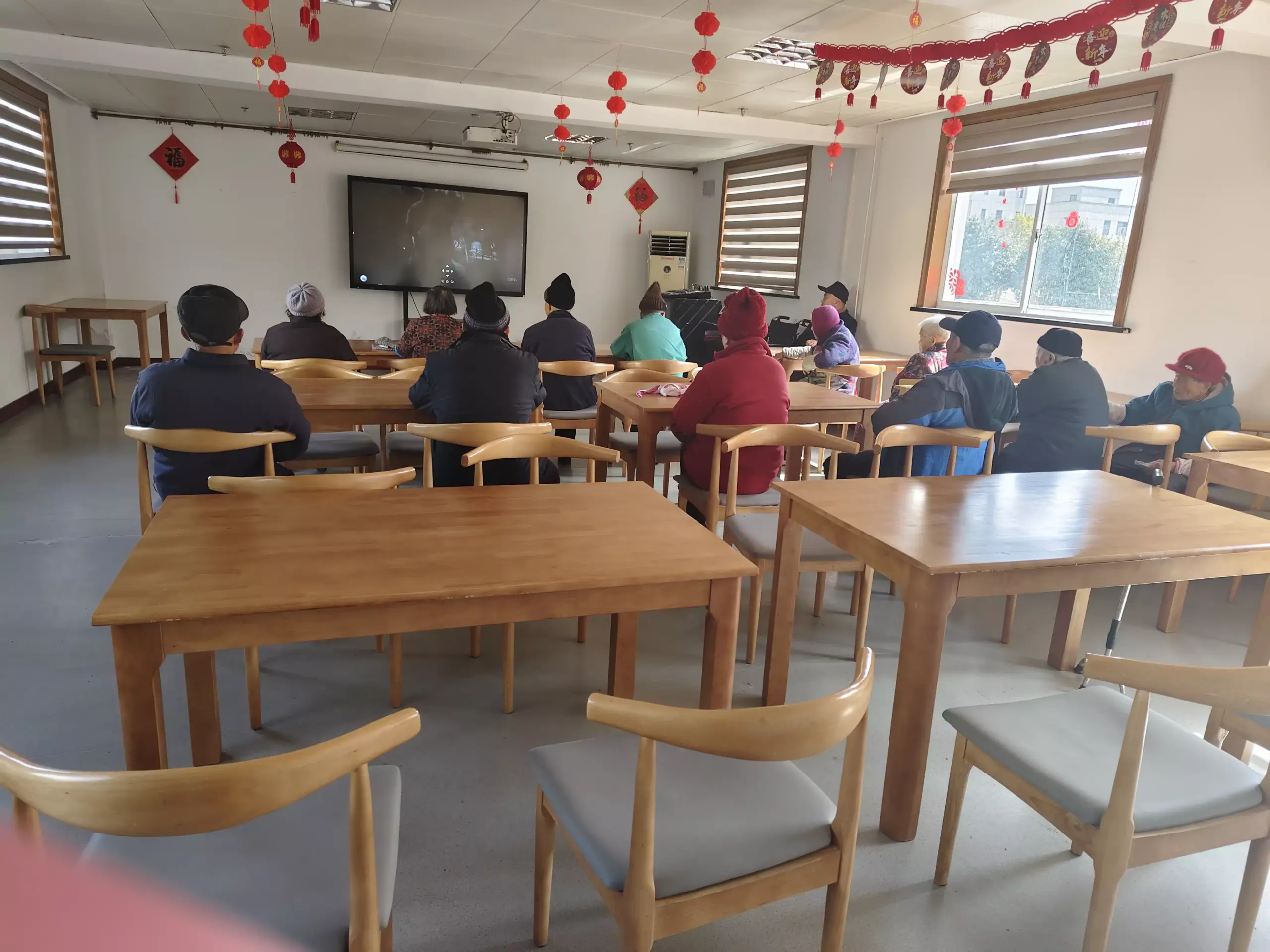  Huijue Group provides caring assistance to Wuqiao Nursing Home, lighting up the lives of the elderly with care 