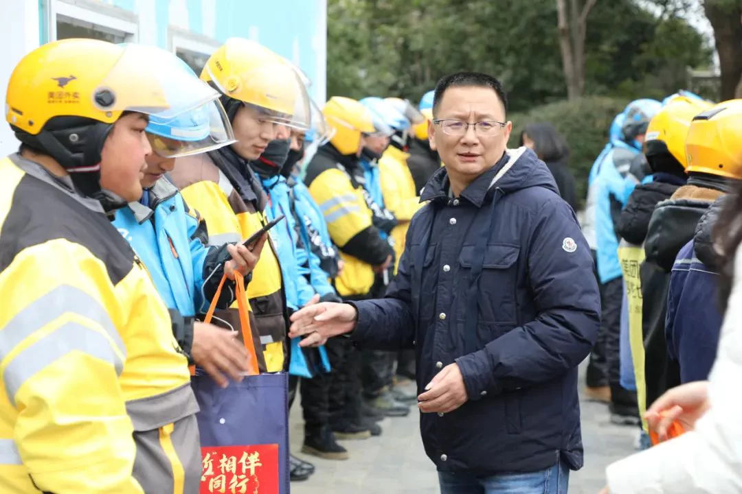 Heartwarming ‘New’ Action: Joyful Ride to Welcome the Year