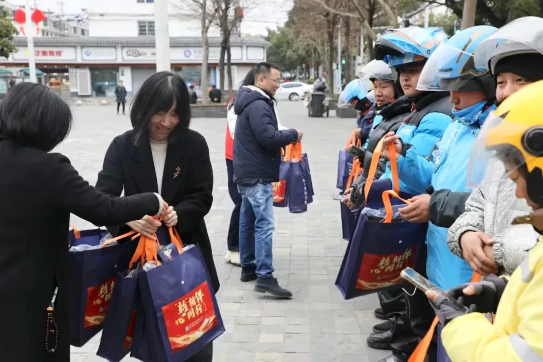 Heartwarming ‘New’ Action: Joyful Ride to Welcome the Year