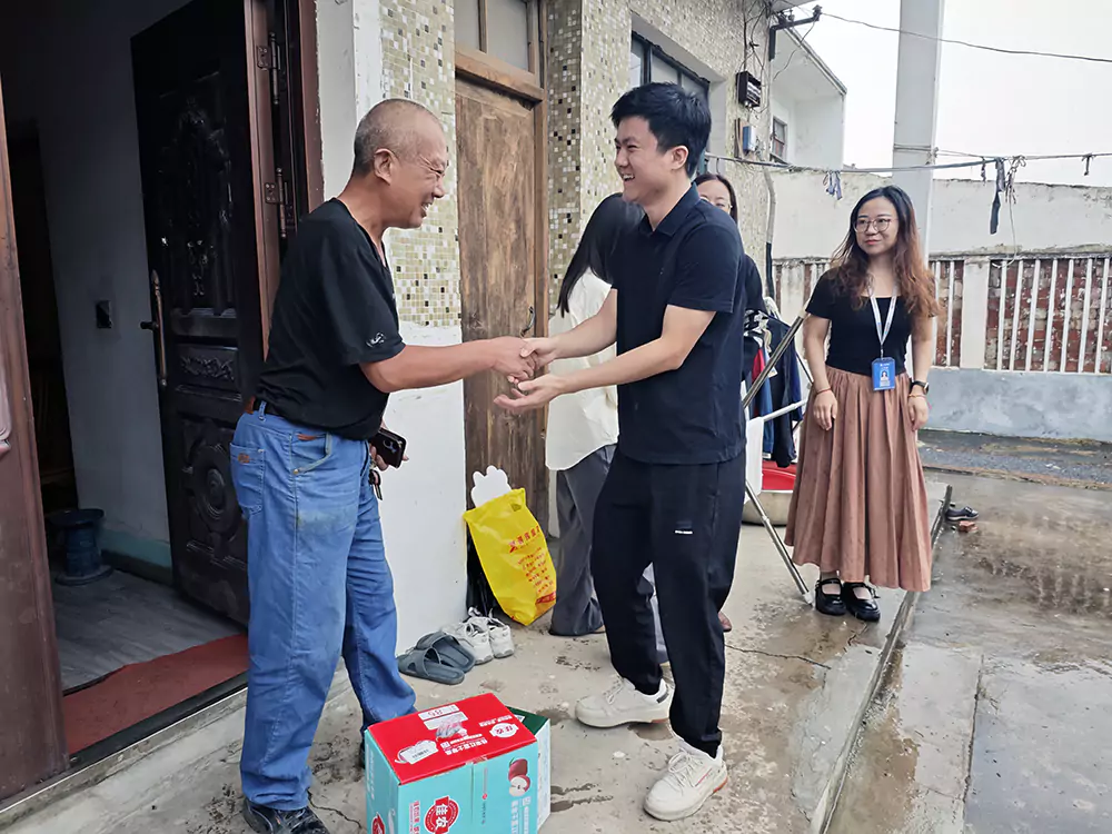 Huijue Group’s Heartfelt Visit to Needy College Students’ Families