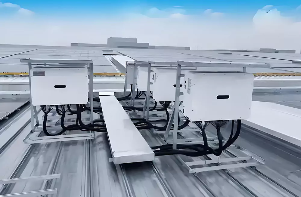  How does the grid-connected inverter achieve current flow into the grid? 