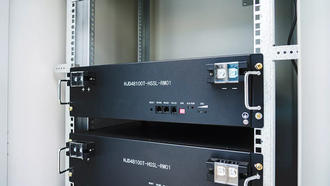 Does a 5G base station still require manual monitoring after installing energy storage?