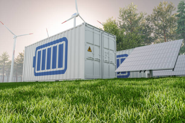 solarpanel-windkraftanlagen-und-li-ionen-batteriecontainer-mit-blauem-himmel-hintergrund